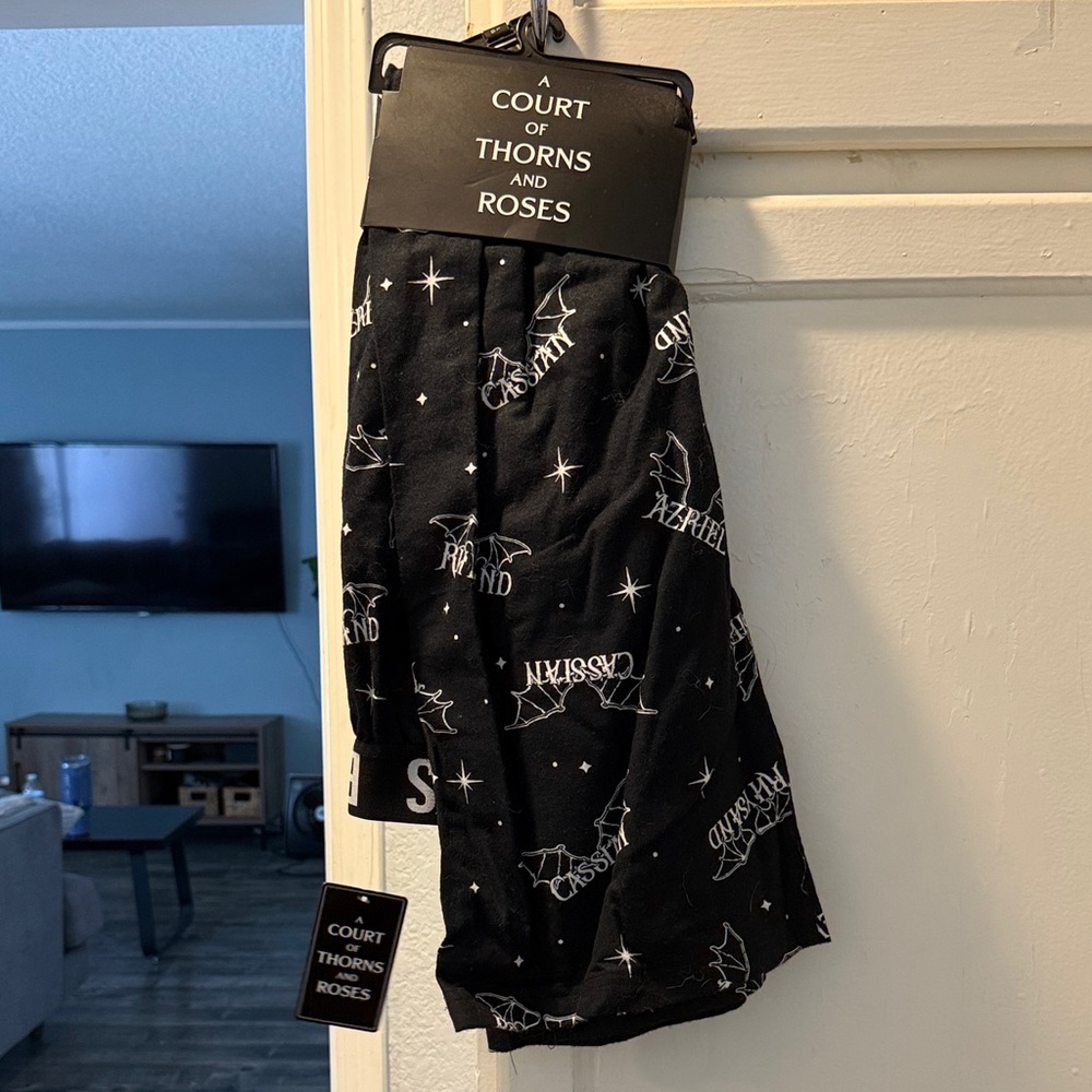 Black A Court of Thorns and Roses sweatpants